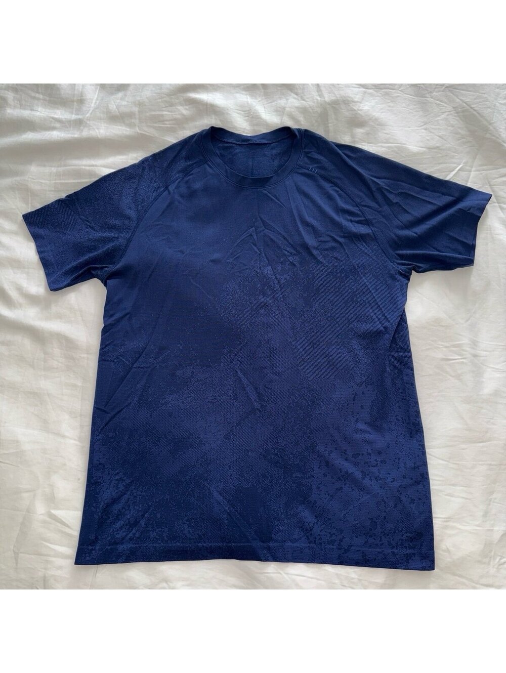 Lululemon Men's Metal Vent Tech Short Sleeve Large Blue Print